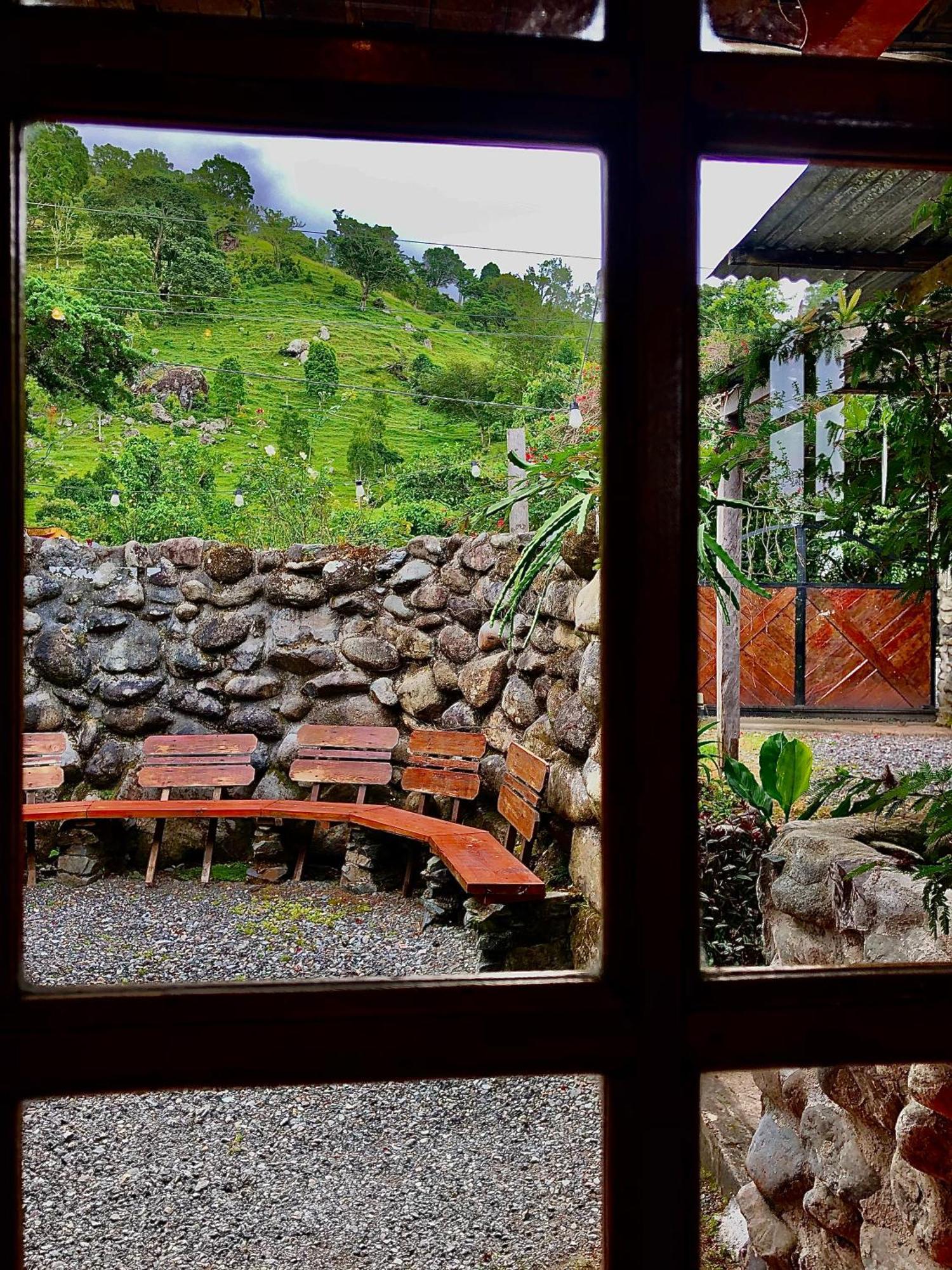 Bed and Breakfast El Refugio La Brisa Del Diablo Валье-Орнито Экстерьер фото