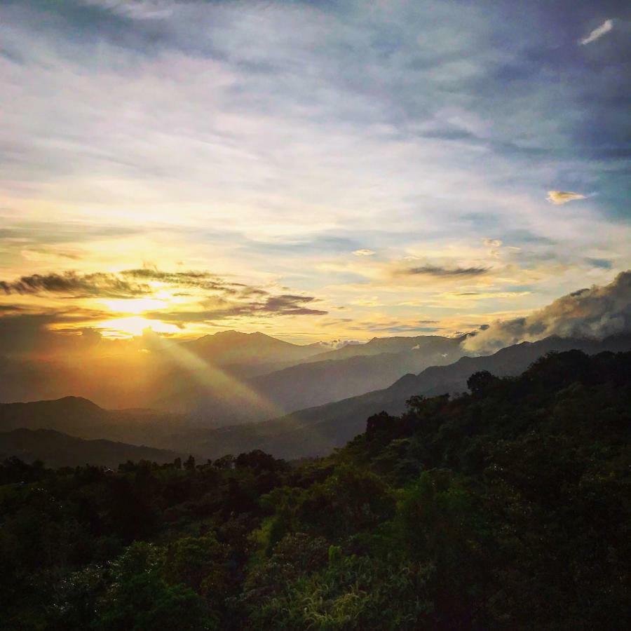 Bed and Breakfast El Refugio La Brisa Del Diablo Валье-Орнито Экстерьер фото